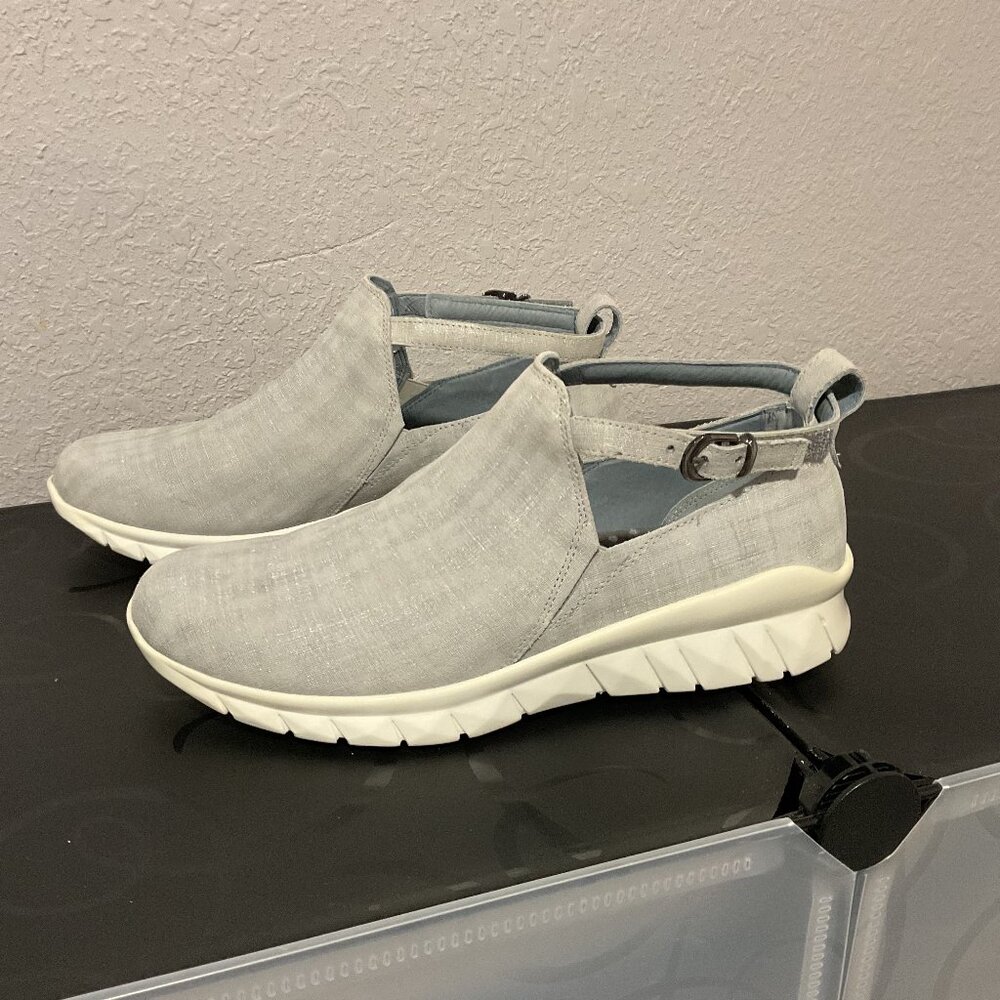 NWOB Naot sneakers 41